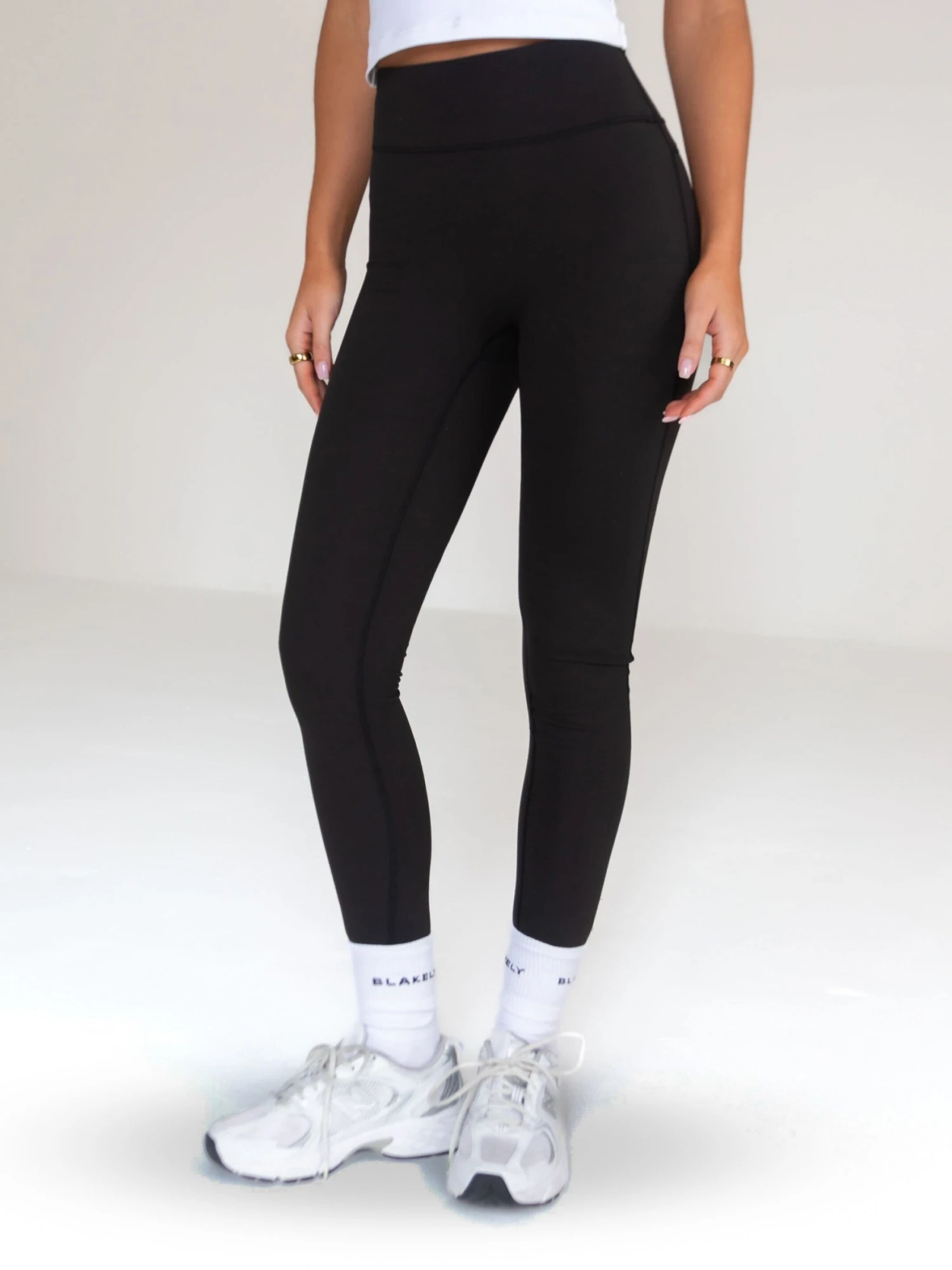 Sofia Soft Leggings - Black 7 Sofia Soft Leggings - Black - Image 5