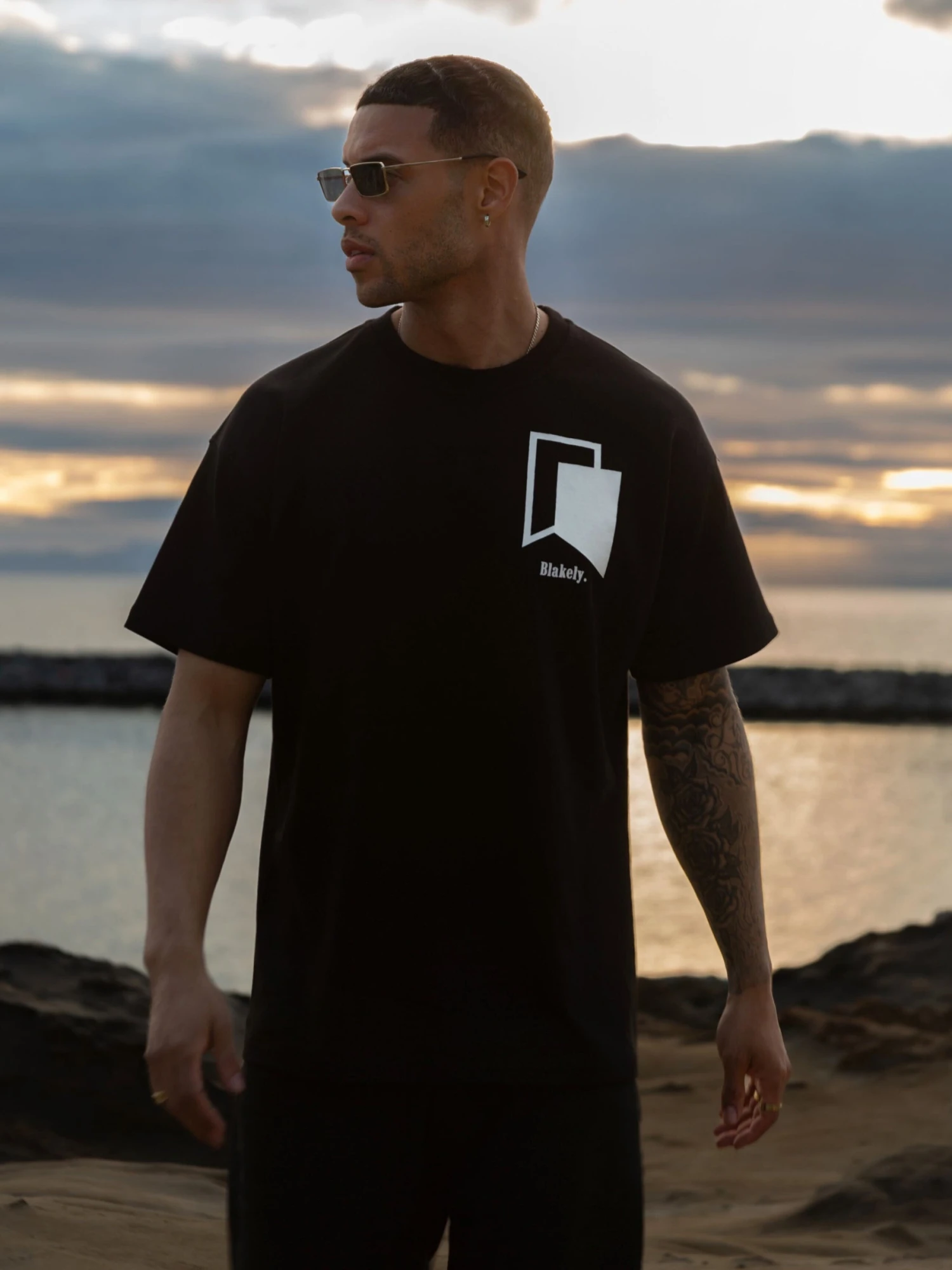 Revolve Relaxed T-Shirt - Black 8 Revolve Relaxed T-Shirt - Black - Image 6