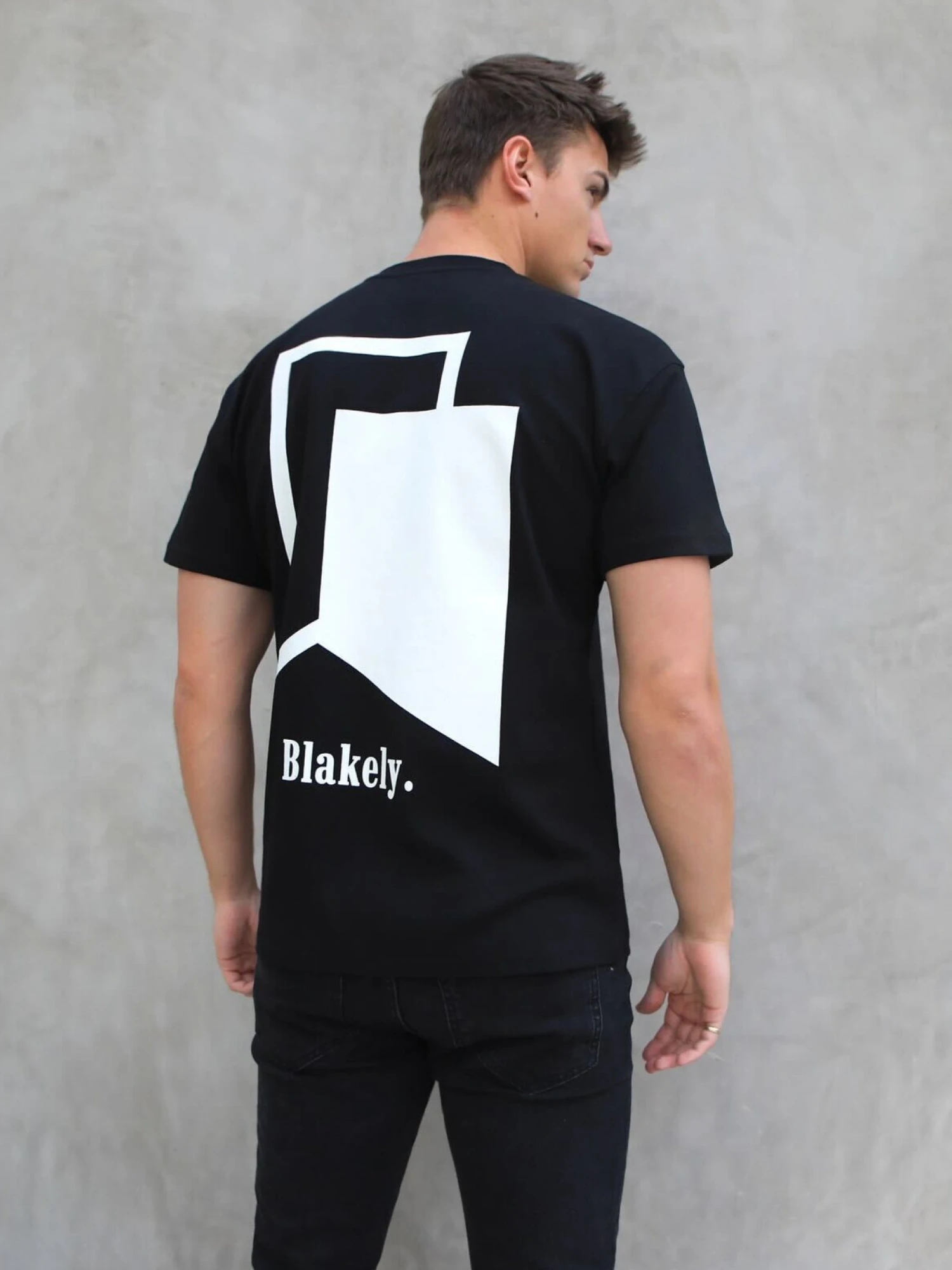 Revolve Relaxed T-Shirt - Black 9 Revolve Relaxed T-Shirt - Black - Image 7