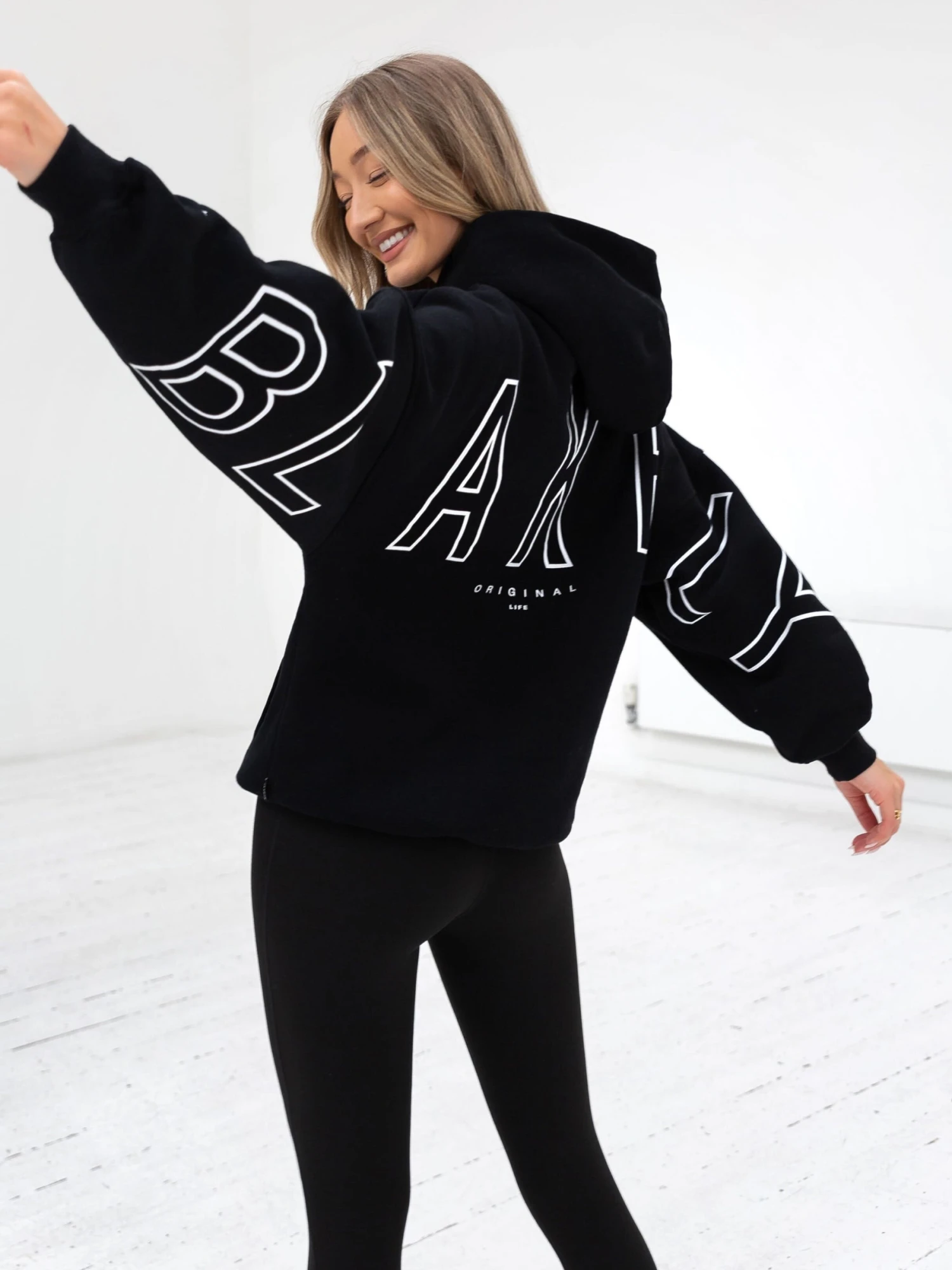 Outline Isabel Oversized Hoodie - Black 5 Outline Isabel Oversized Hoodie - Black - Image 3