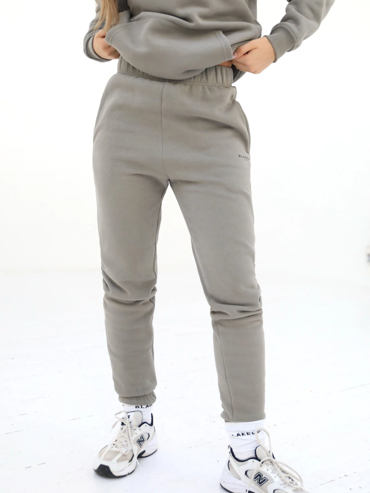 Reseau Sweatpants - Stone Grey 3 Reseau Sweatpants - Stone Grey