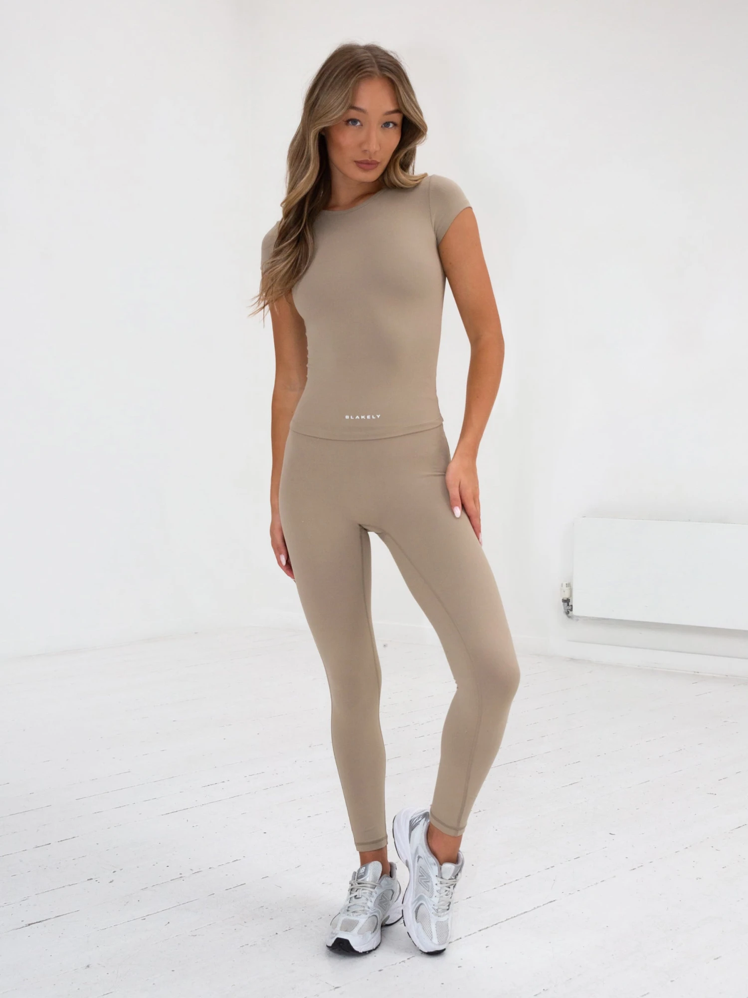 Series Cropped T-Shirt - Washed Khaki 5 Series Cropped T-Shirt - Washed Khaki - Image 3