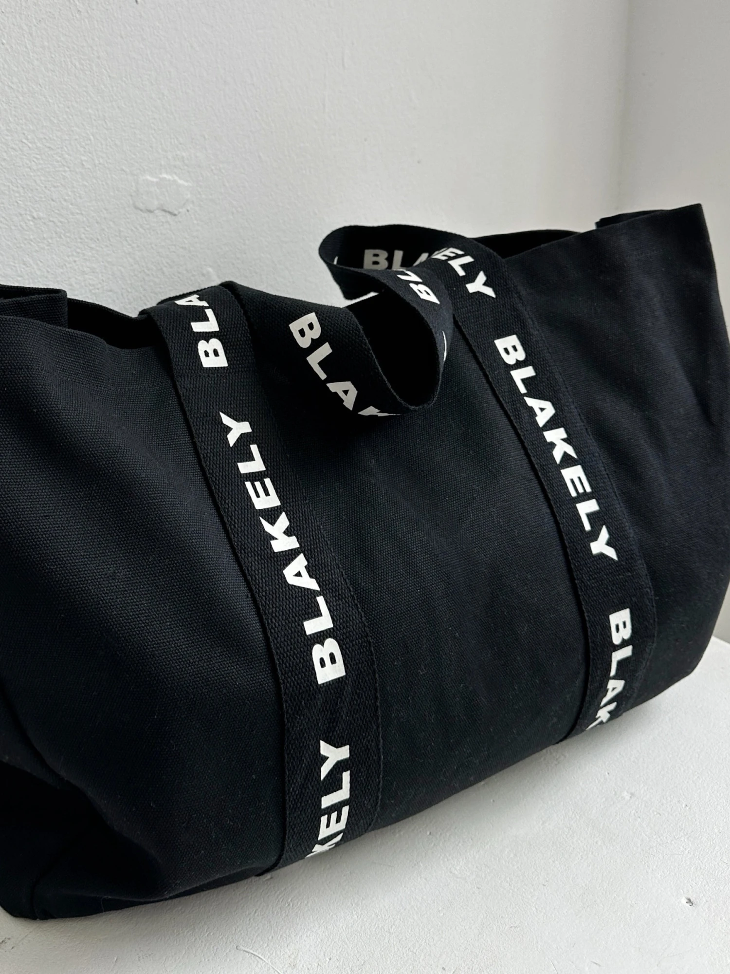 Blakely Tote Bag - Black 7 Blakely Tote Bag - Black - Image 5